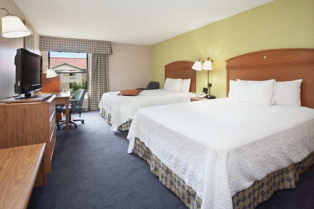 Hotel Baymont By Wyndham Thornton Zewnętrze zdjęcie