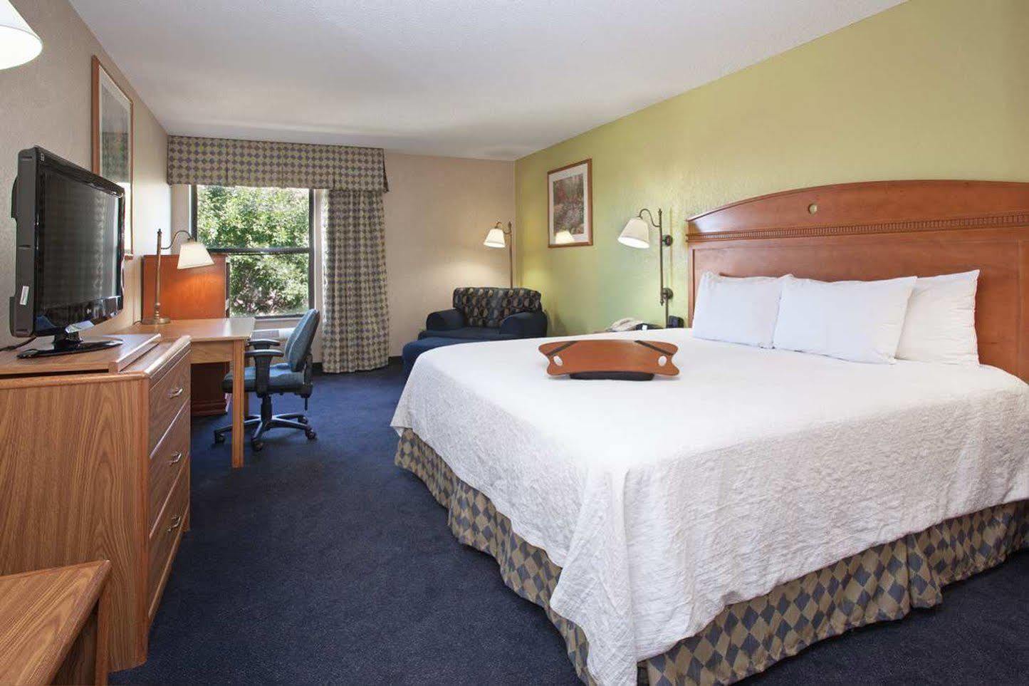 Hotel Baymont By Wyndham Thornton Zewnętrze zdjęcie