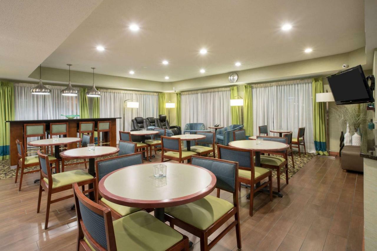 Hotel Baymont By Wyndham Thornton Zewnętrze zdjęcie